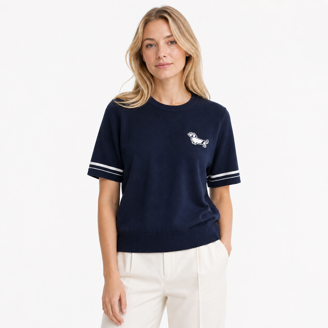 Allsidig dame t-skjorte i bomull med korte ermer og rundhals. Ideell for en komfortabel og klassisk sommerlook.