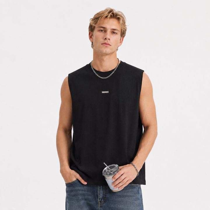 Lett herre singlet for sommeren. Pustende og sval ermeløs topp, ideell for både trening og avslappede dager.