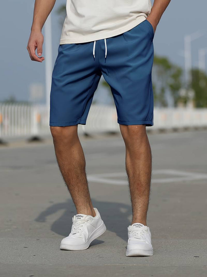 Essential herre sommershorts med komfortabel passform, et must for en avslappet og stilfull sommer.