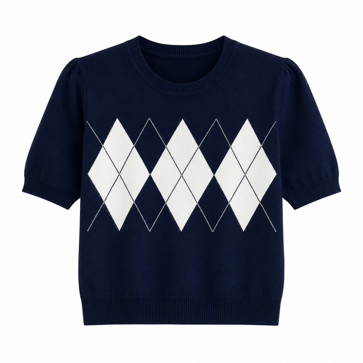 Komfortabel strikket dame topp med geometrisk mønster. Løs passform T-skjorte, perfekt for varme dager.