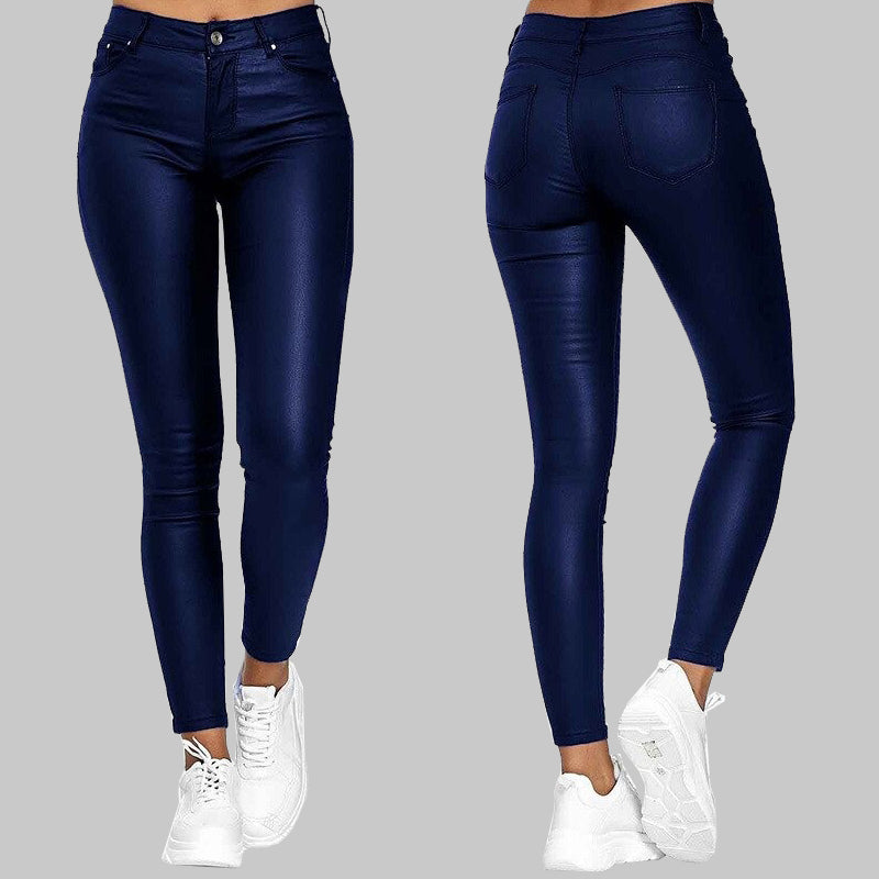 Røde høy midje kunstskinnbukser til dame, slim fit design. Stretch for optimal komfort og elegant look.