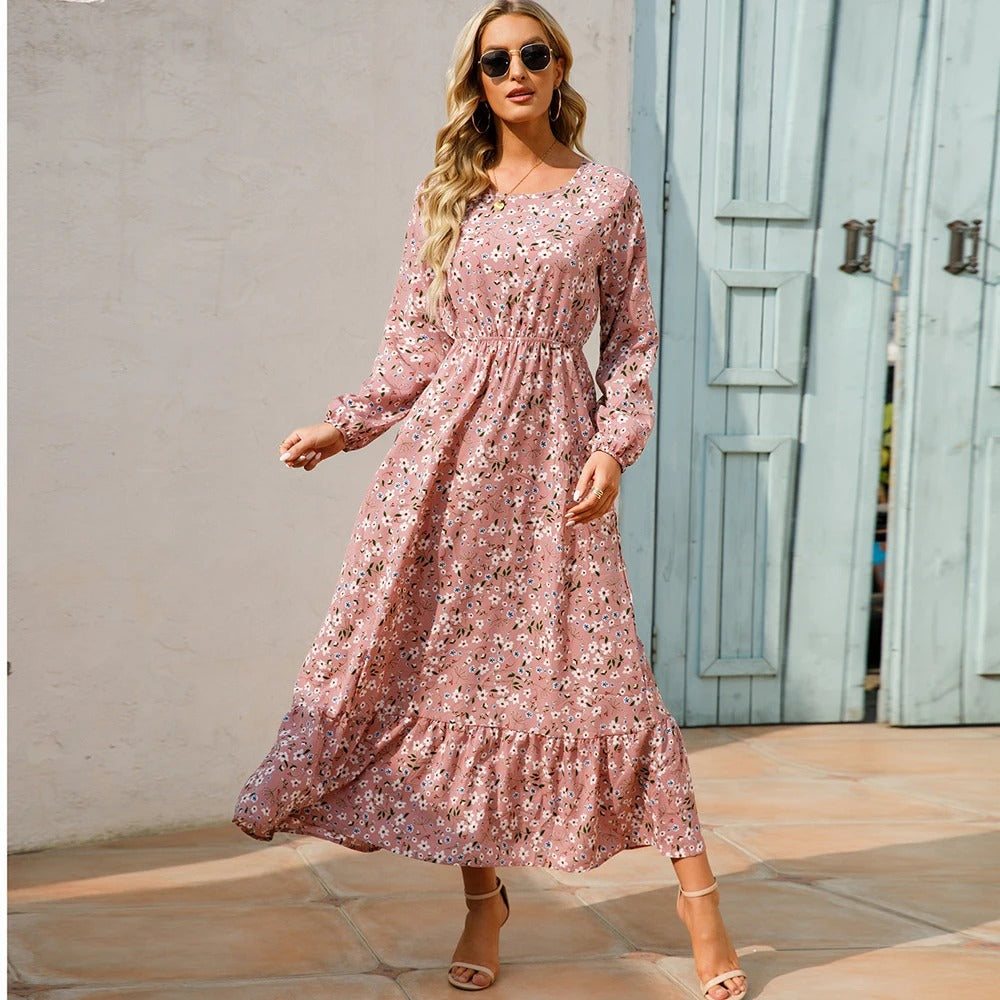 Lett og luftig chiffon maxikjole, perfekt for vår- og sommerdager.