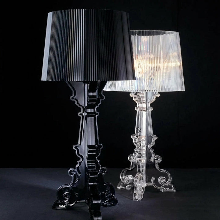 Moderne, elegant bordlampe med barokkdetaljer. Justerbar lampe for stilfull belysning i ethvert interiør.