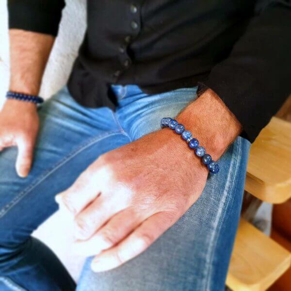 Armbånd med tigerøye, karneol og lava, for økt selvtillit og positiv energi.