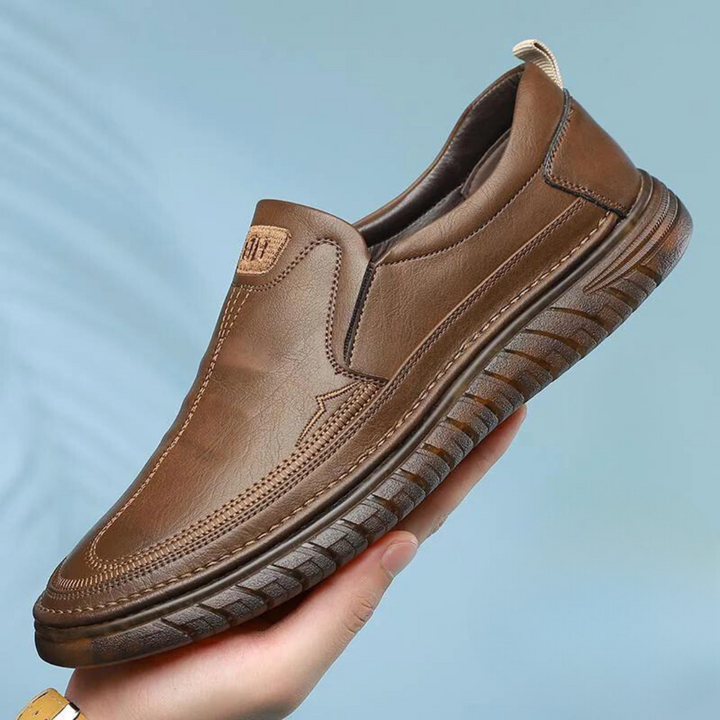 Brune slip-on komfort loafers for menn. Allsidige herresko, ideelle for både fritid og formelt.