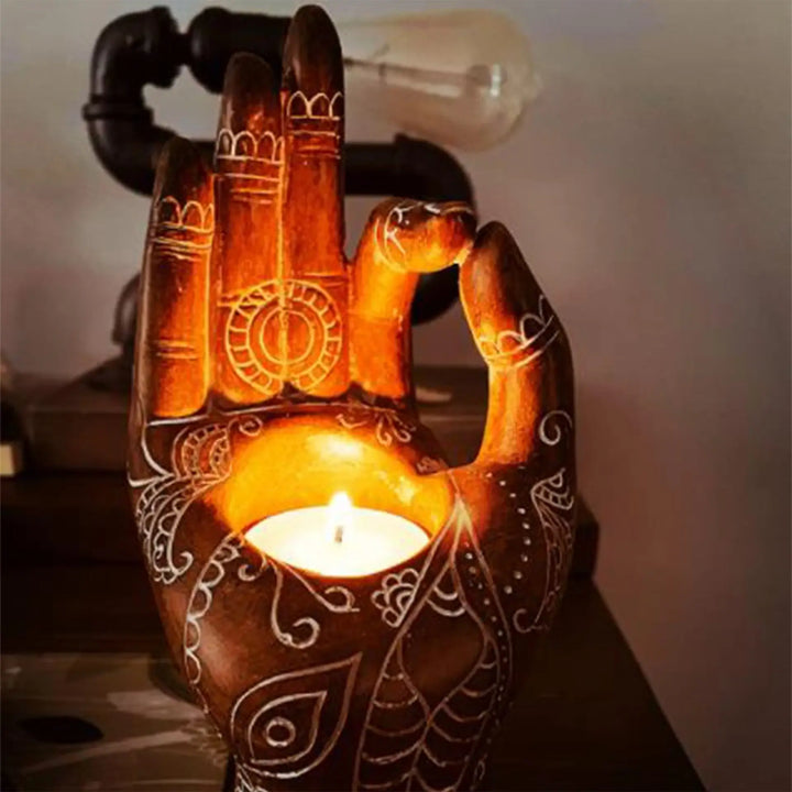 Dekorativ Buddha håndlysestake. Skaper en meditasjonsvennlig atmosfære og er en vakker innredningsdetalj.