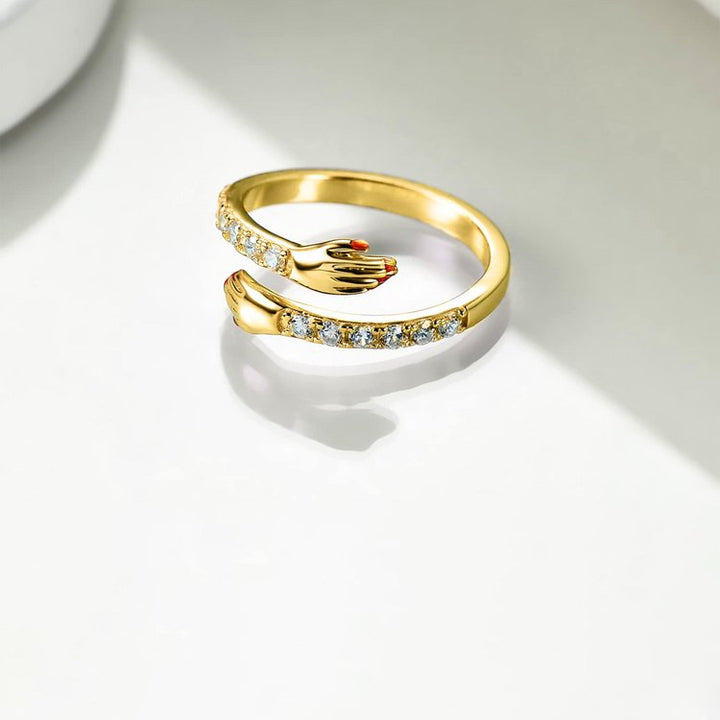 Moderne justerbar klemring med subtile diamantdetaljer, et allsidig smykke for kvinner.