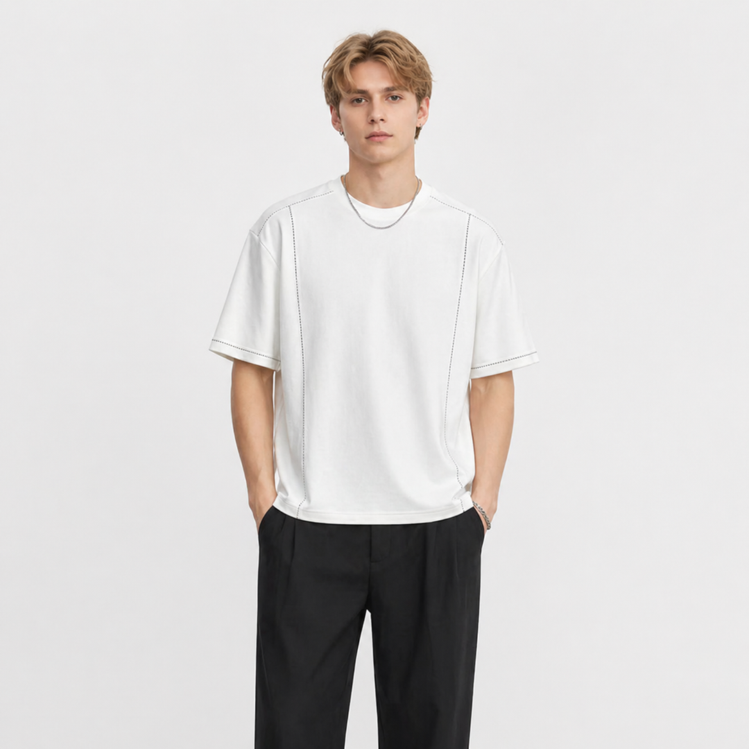 Premium t-skjorte for herre i kraftig 260g bomull. Minimalistisk design for stilren hverdagsmote.