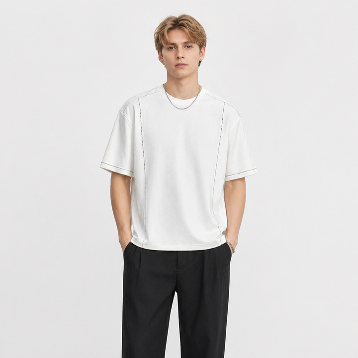 Premium t-skjorte for herre i kraftig 260g bomull. Minimalistisk design for stilren hverdagsmote.
