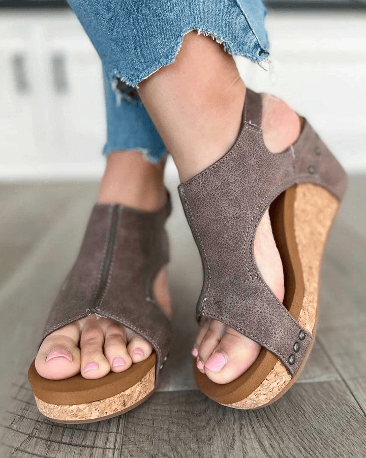 Dame sandaler med middels hæl for elegant stil og komfort. Perfekte motesandaler for sommeren.
