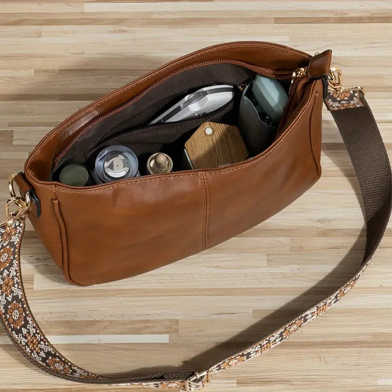 Trendy PU-lær skulderveske for damer, ideell for bytur. Praktisk og stilfull vegansk crossbody.