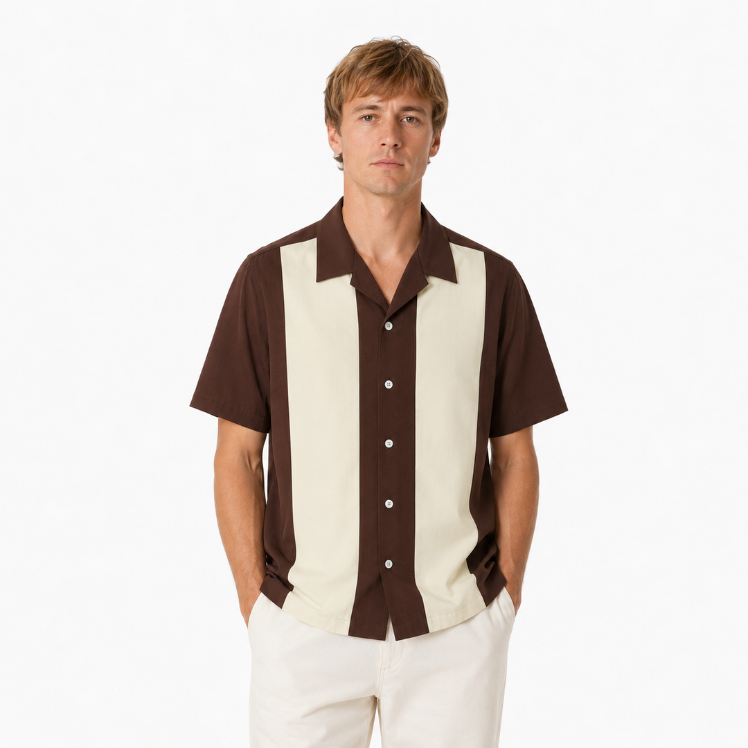 Elegant stripete herreskjorte, kortermet bowlingstil. Komfortabel bomull for varme sommerdager.