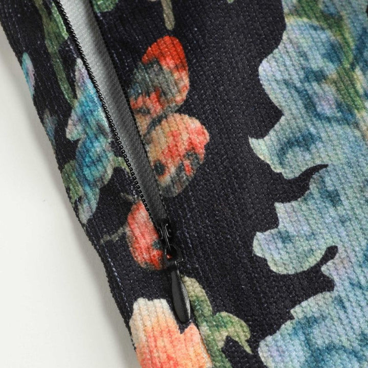 Stilig blomstret jumpsuit med vidbein passform, ideell for komfortabelt sommerantrekk.
