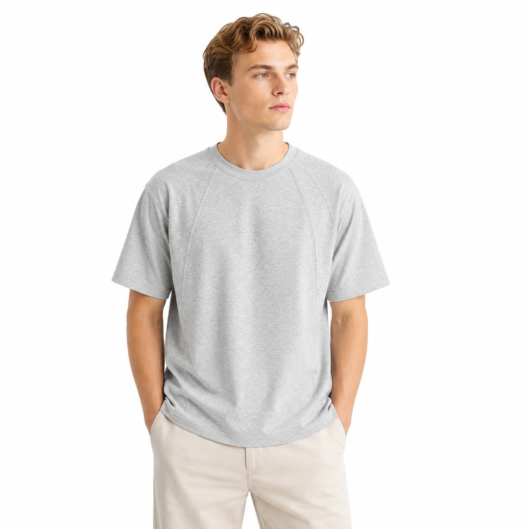 Tungvekts herre t-skjorte, løs passform. Komfortabel og moderne for streetwear og hverdagsklær.