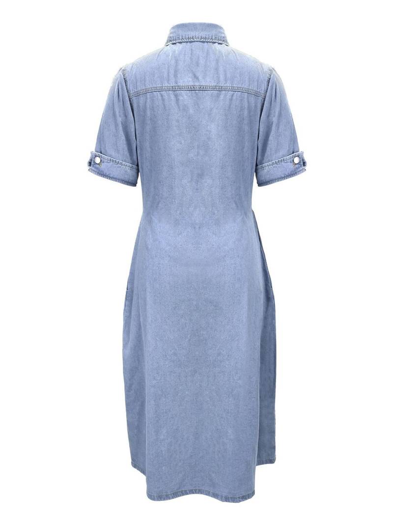 Komfortabel langermet denimkjole i A-linje med praktiske klafflommer, en flott hverdagskjole.