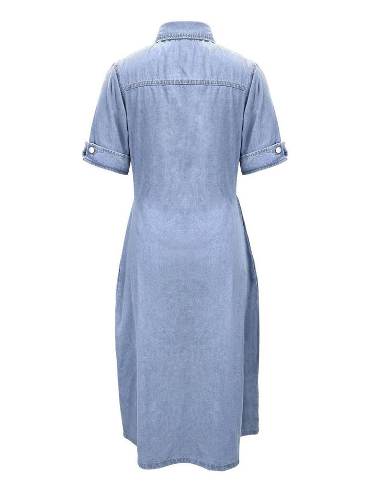 Komfortabel langermet denimkjole i A-linje med praktiske klafflommer, en flott hverdagskjole.