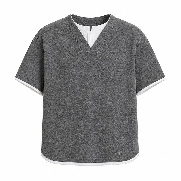 Komfortabel herre t-skjorte med stilren 2-i-1 look og halv knappestolpe; ideell for fritid og avslappet stil.