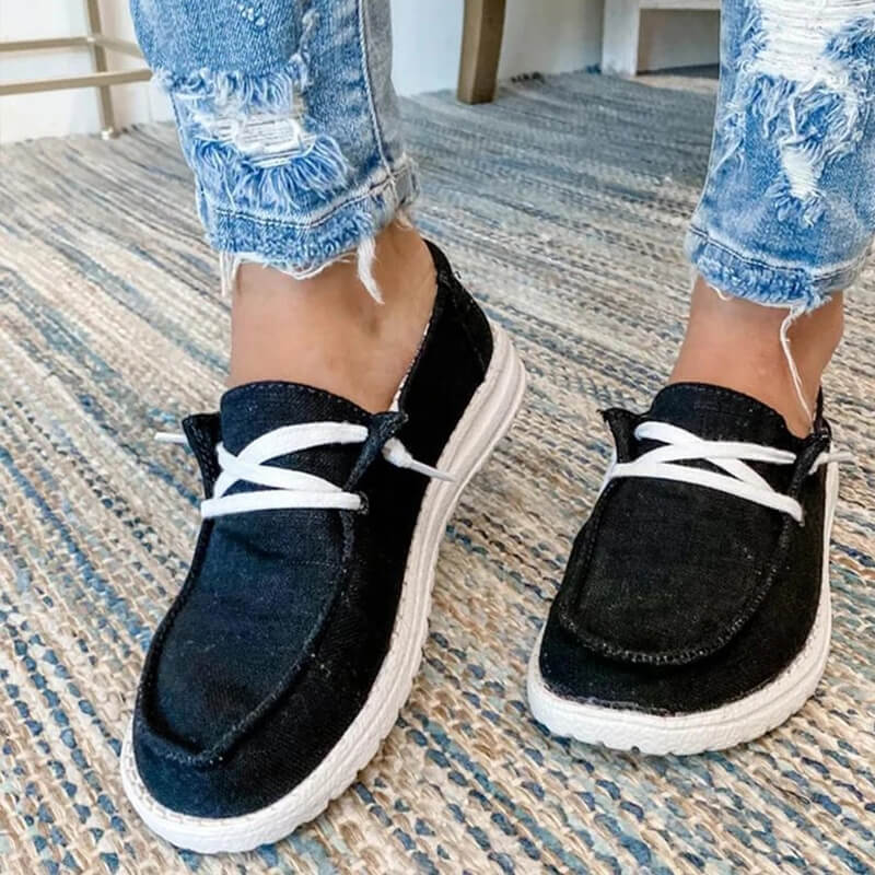 Rutete damesko: Komfortable loafers med snørebånd, en elegant fritidssko for våren.