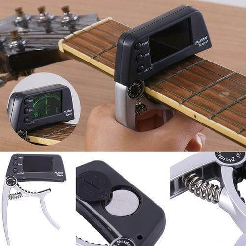Capo med kromatisk digital tuner for gitar, bass og ukulele, et allsidig musikk instrument tilbehør.
