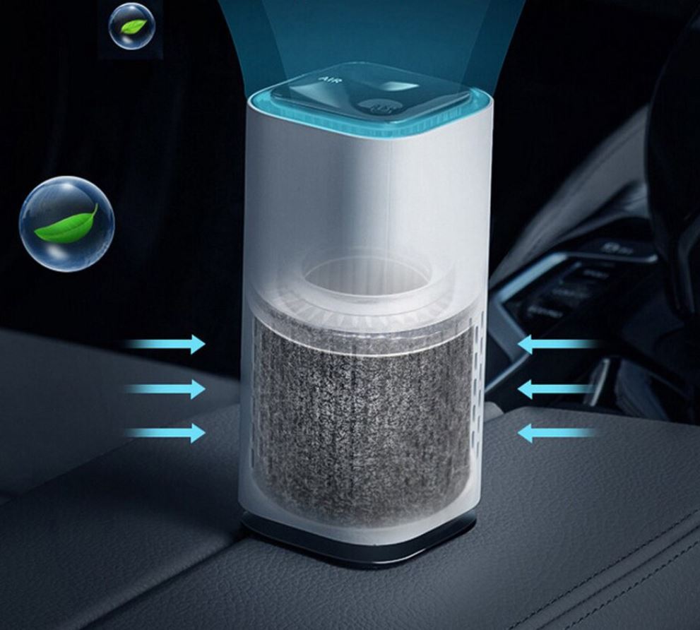 Smart, bærbar gadget: universell luftrenser forbedrer luftkvaliteten og fjerner lukt i bil og hjem.