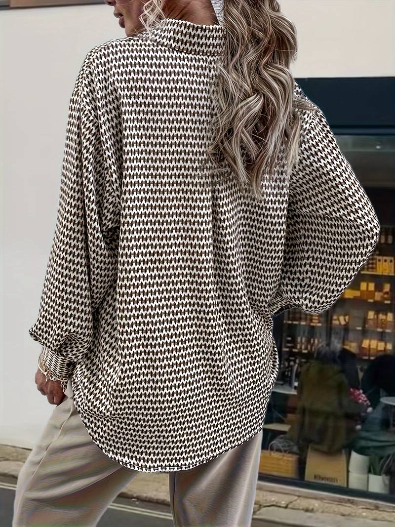 Kvinners langermet vintage bluse. Elegant topp med tidløs design, perfekt for allsidig vår- og sommerlook.