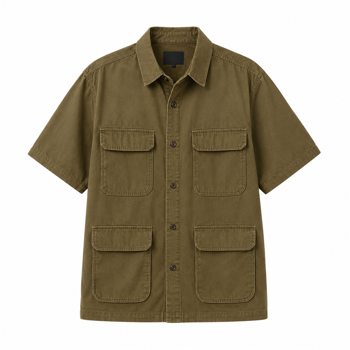 Stilfull brun herreskjorte i retro design med funksjonelle lommer. Klassisk kortermet skjorte for fritid og workwear.