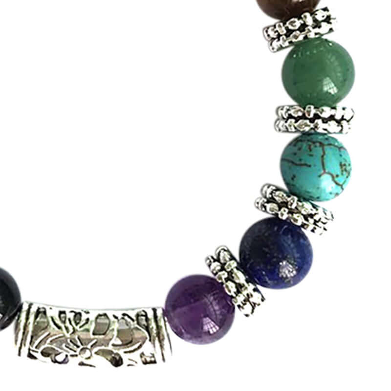 Fargerikt unisex steinarmbånd med syv chakra krystaller, perfekt som gave.