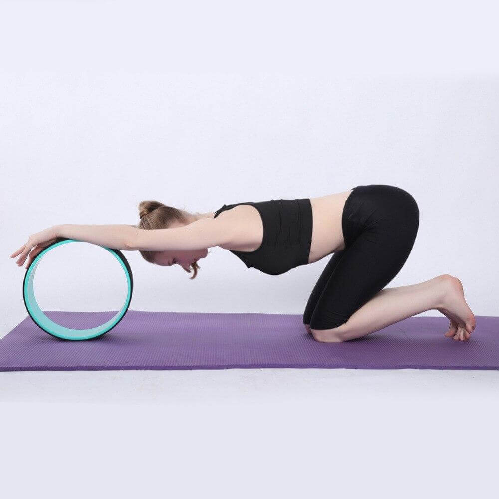 Øk din fleksibilitet og lindr ryggsmerter med et ergonomisk yogahjul for effektiv trening.