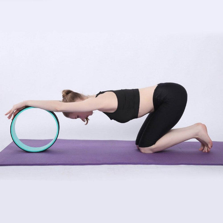 Øk din fleksibilitet og lindr ryggsmerter med et ergonomisk yogahjul for effektiv trening.