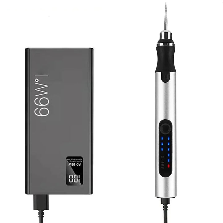 Elektrisk graveringspenn med ulike graveringsbits og tilbehør, klar for allsidig håndverk og hobbybruk.