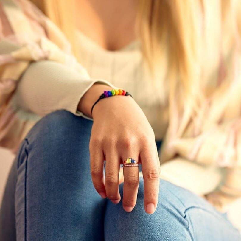 Justerbar kronring, dattergave, med inspirerende budskap og skinnende cubic zirconia.