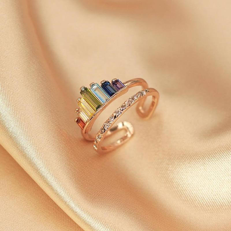 Unik dattergave: Kronring i rosegull med cubic zirconia, elegant og justerbart smykke.