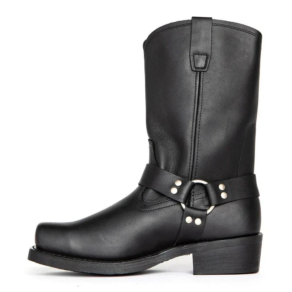 Robuste cowboy boots i vannavvisende design. Ideell for utendørs bruk, med komfortabel passform og tidløs mote.