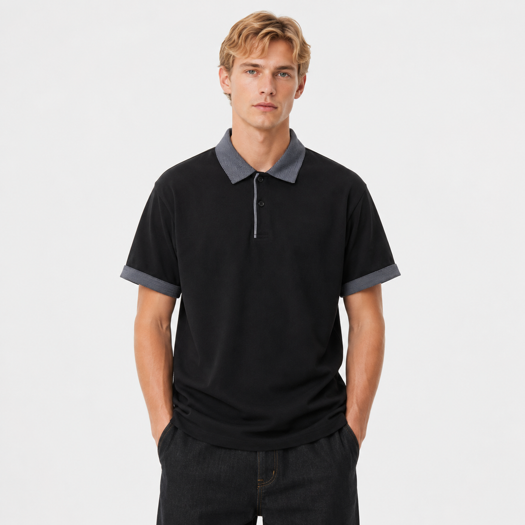 Allsidig herre polo t-skjorte; pustende stoff og rutete krage. Perfekt for en stilren look på kontor og fritid.