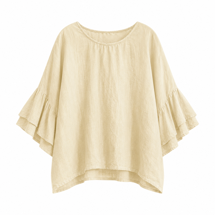 Dame sommertopp med volangermer i beige. Løs passform t-skjorte for casual, feminin hverdagsbruk.