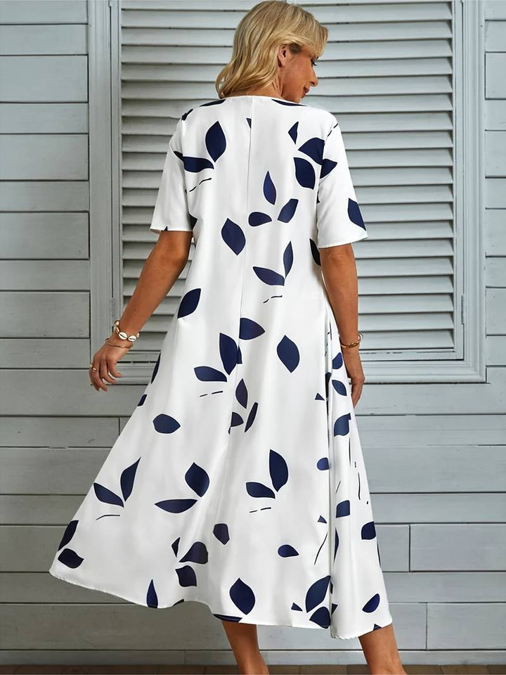 Klassisk hvit festkjole for kvinner, feminin og elegant design. Ideell som sommerkjole med tidløs sjarm.