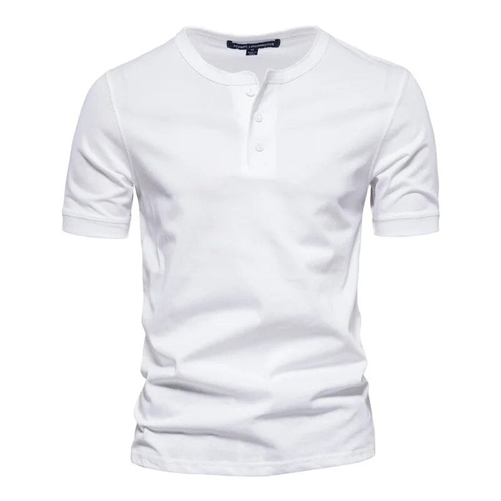 Elegant menns Henley t-skjorte i bomull med knapper, ideell for en komfortabel hverdagslook.