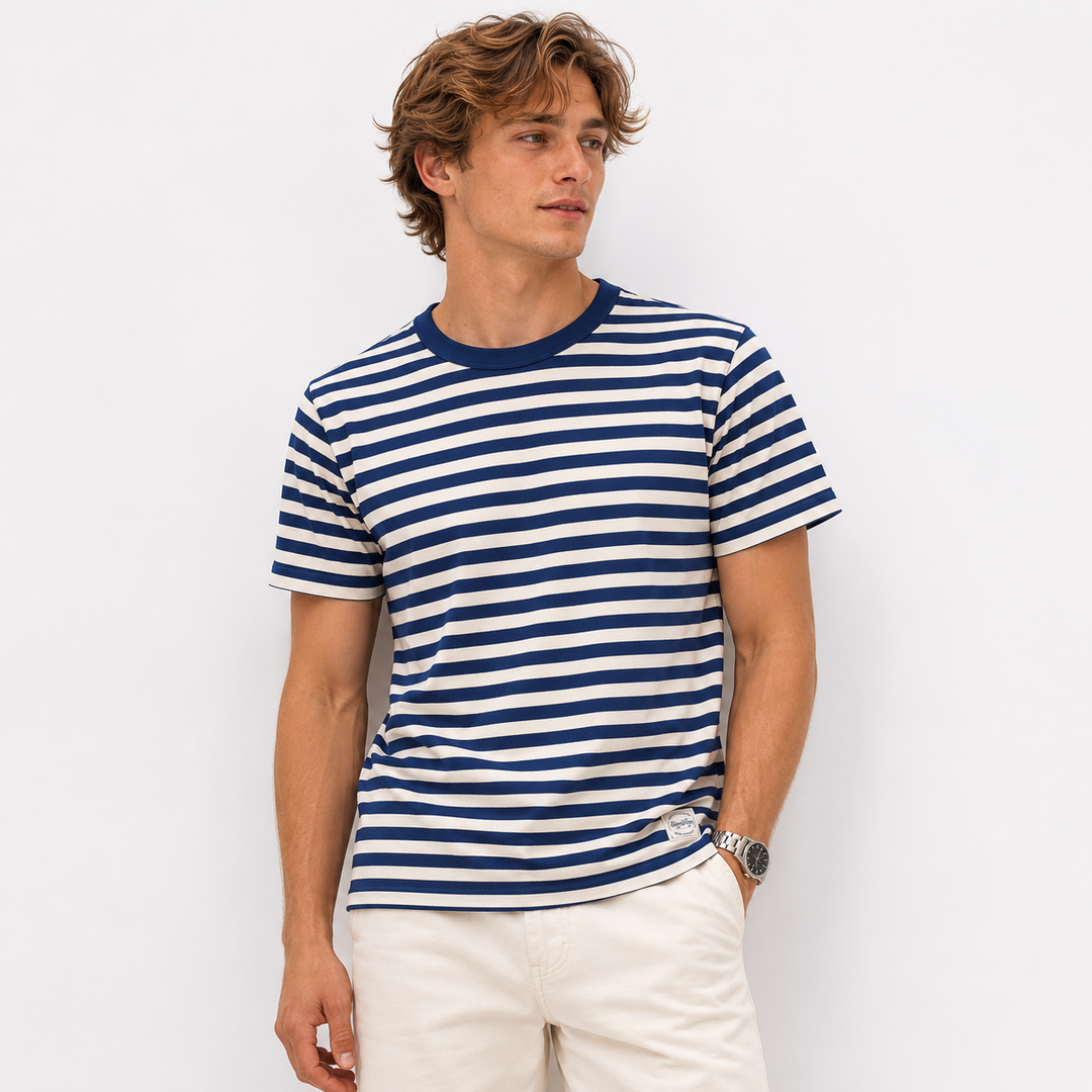 Myk herre vintage T-skjorte med retro striper. Y2K sommertopp for komfortabel og trendy casual mote.
