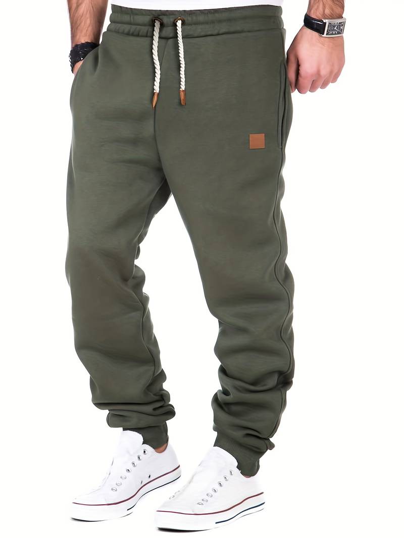 Mørkegrå herre joggebukse i løs passform med snøring, perfekt for uformell stil og komfort.