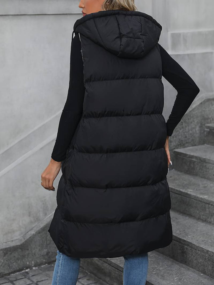 Komfortabel lang gilet for damer, svart polyester hettevest, ideell som ytterplagg vår/høst.