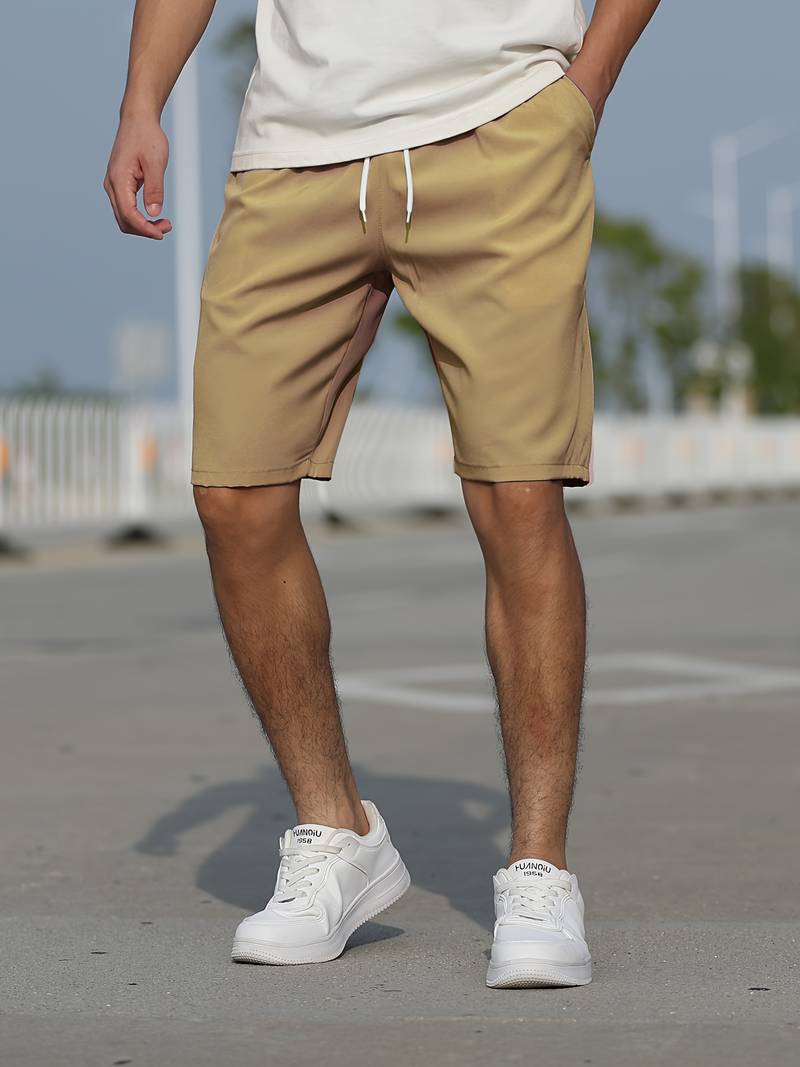 Slitesterke herreshorts perfekte for hverdagsbruk om sommeren, kombinerer stil med holdbarhet.