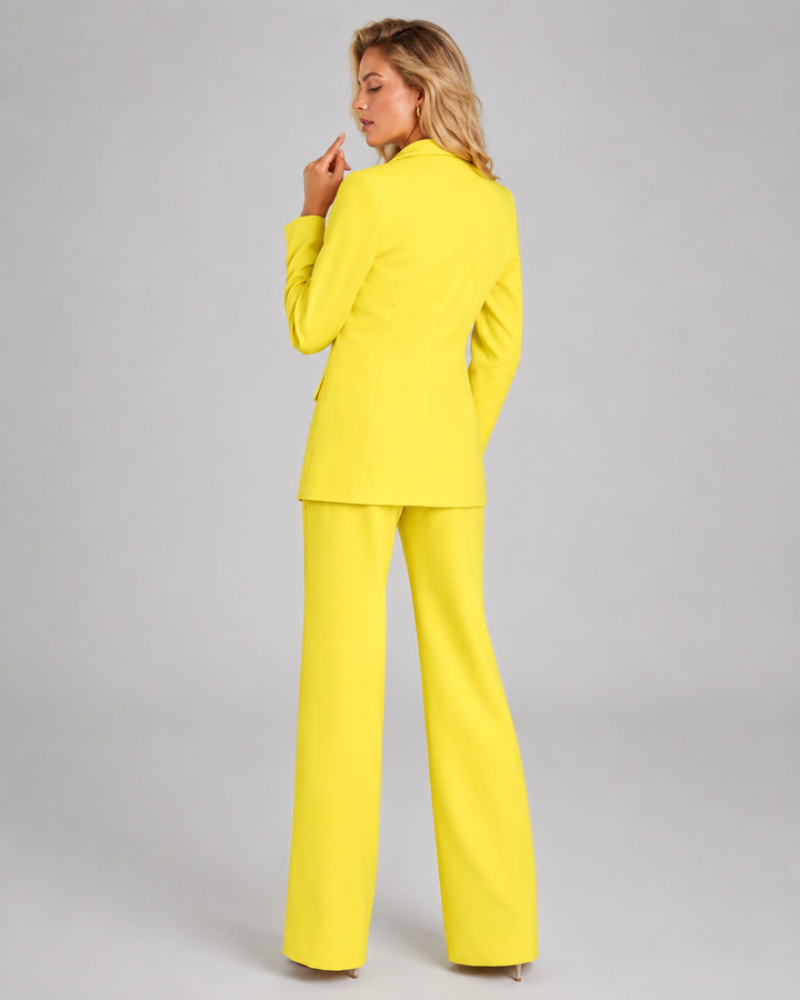 Dame buksesett med skreddersydd blazer, perfekt passform for en chic og komfortabel stil.