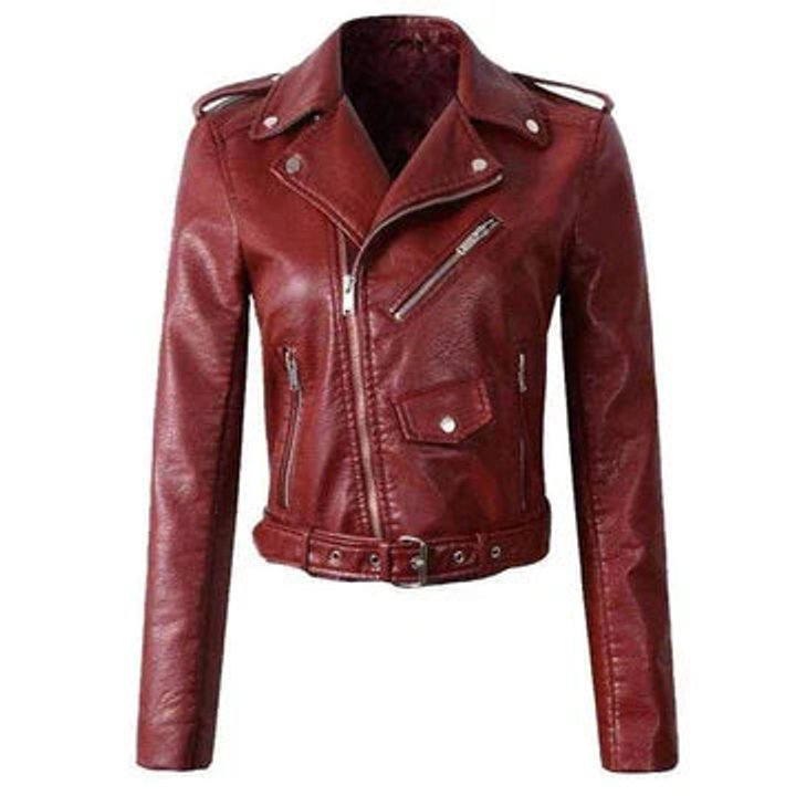 Stilig kvinne cropped kunstskinnjakke med biker-stil, glidelås og justerbart belte.