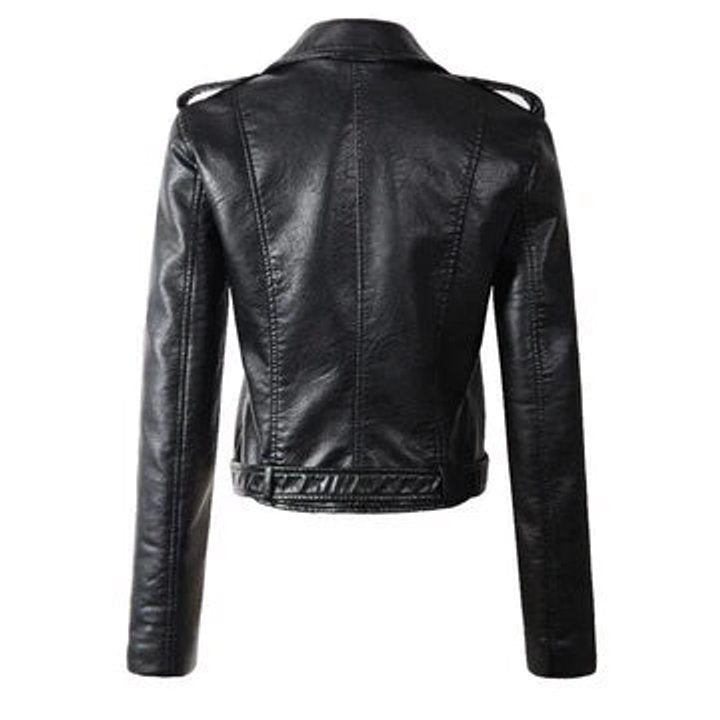 Svart kvinne cropped biker jakke i kunstskinn. Moderne yttertøy for hverdag og fest.