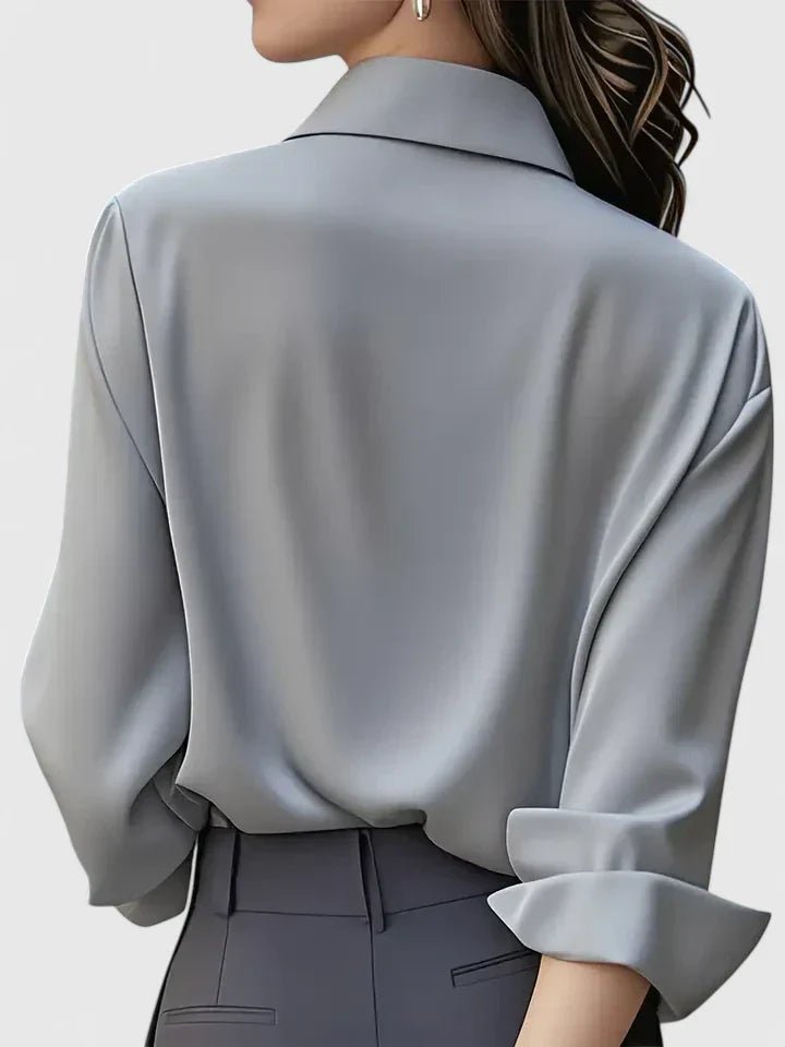 Trendy business casual satinbluse for kvinner, med elegant skjult knappdesign.