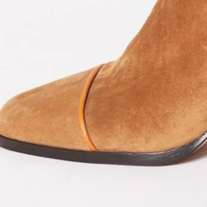 Komfortable ankelstøvler med elegant square toe og stødig blokkhæl. Ideelle damesko for komfortabel mote.