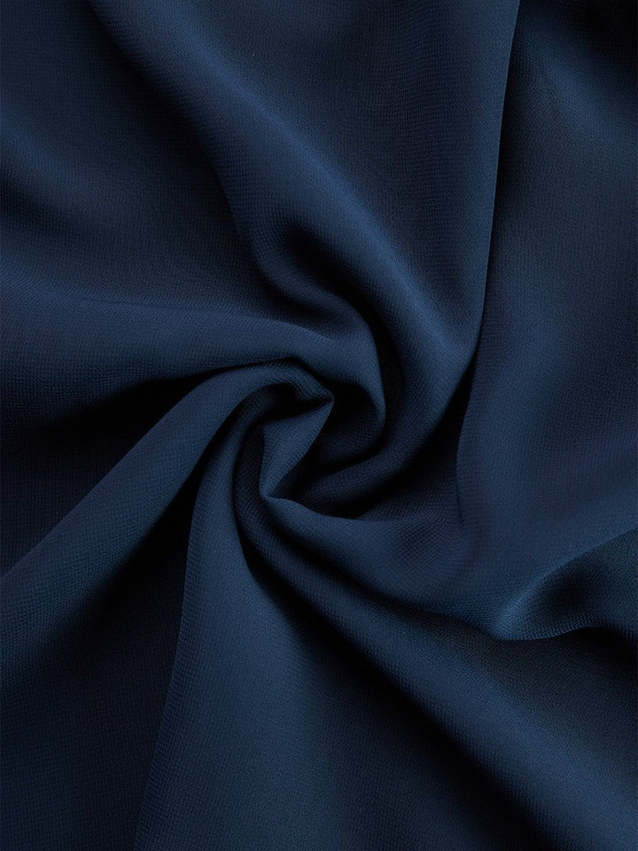 Kvinner elegant marineblått halterneck sett. Komfortabelt todelt antrekk med vidben for sommerlige arrangementer.
