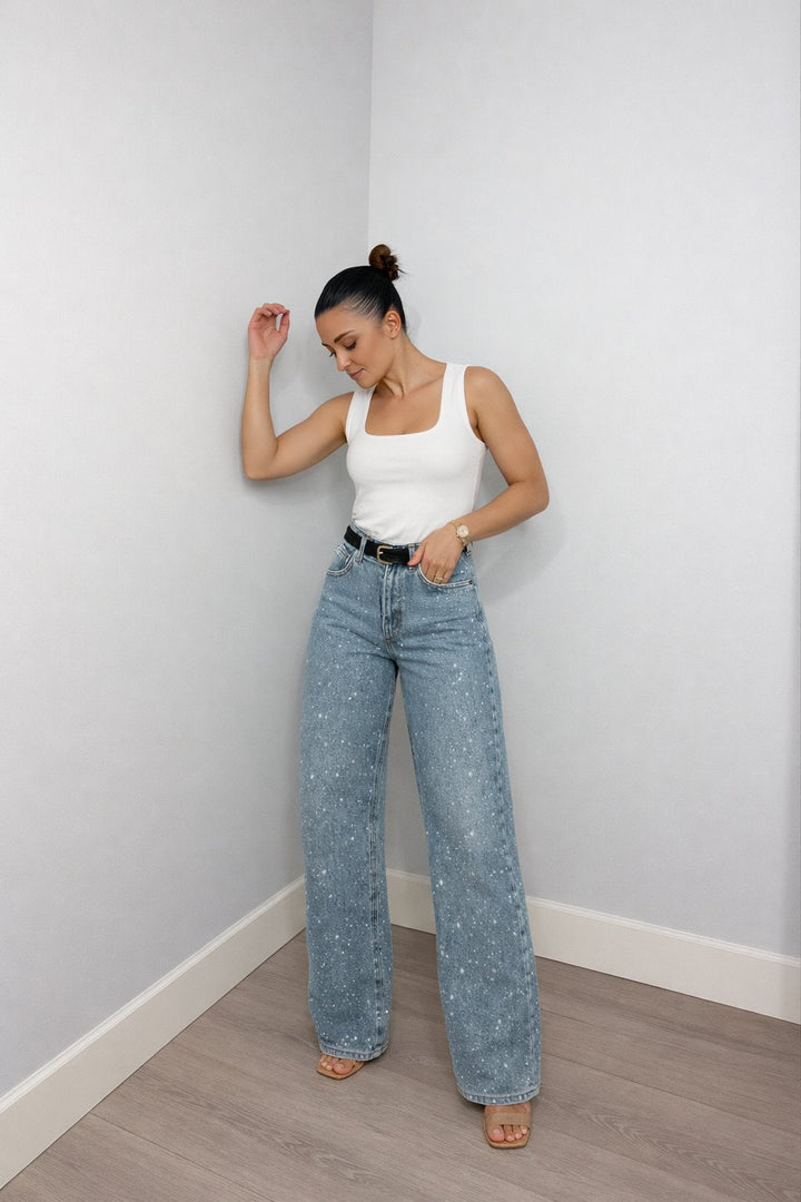 Glitrende damejeans med høy midje og rette ben, perfekt for stilfulle antrekk.