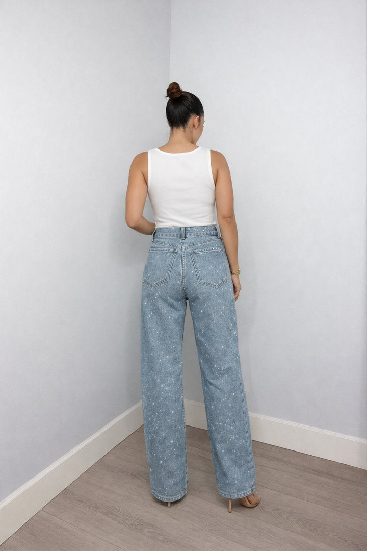 Moderne damejeans i rett ben passform, med høy midje og elegant glitrende stoff.