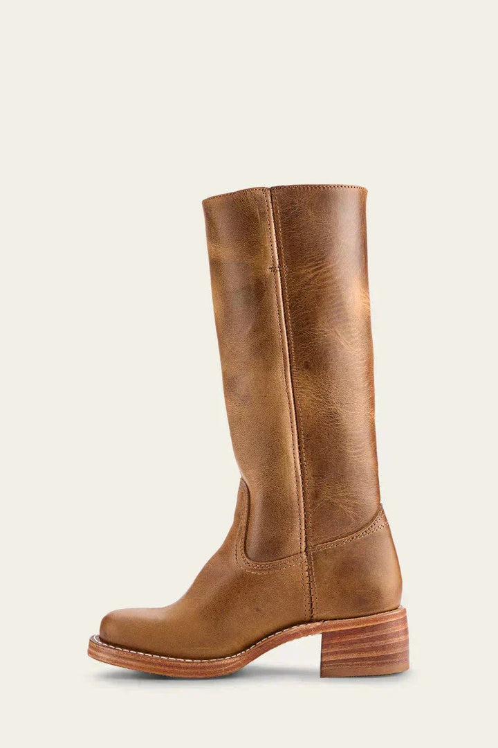 Knehøye khaki lærstøvler, elegante damestøvler som kombinerer mote og komfort.
